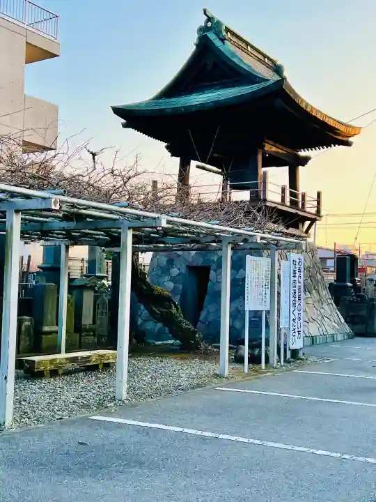 光明寺(感満不動尊)の{uncategorized: "未分類", other: "その他", undefined: "問題あり", building: "その他建物", grave: "お墓", sacred_gate: "鳥居", guardian: "狛犬", statue: "像", buddha: "仏像", history: "歴史", nature: "自然", garden: "庭園", animal: "動物", pagoda: "塔", temizu: "手水舎", mountain_gate: "山門・神門", sanctuary: "本殿・本堂", subordinate: "末社・摂社", art: "芸術", scenery: "景色", jizo: "地蔵", ema: "絵馬", goshuin: "御朱印", omikuji: "おみくじ", items: "授与品その他", amulet: "お守り", goshuincho: "御朱印帳", eats: "食事", festival: "お祭り", votive_dance: "神楽", shichigosan: "七五三参", wedding: "結婚式", experience: "体験その他", initially: "初詣", around: "周辺", anti_infection: "感染症対策"}