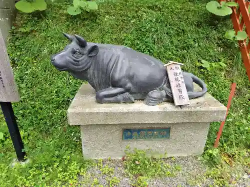 滝上神社の像