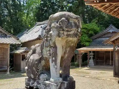 阿陀岡神社の狛犬