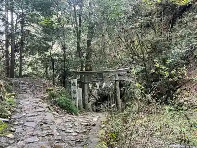 龍鎮神社の{uncategorized: "未分類", other: "その他", undefined: "問題あり", building: "その他建物", grave: "お墓", sacred_gate: "鳥居", guardian: "狛犬", statue: "像", buddha: "仏像", history: "歴史", nature: "自然", garden: "庭園", animal: "動物", pagoda: "塔", temizu: "手水舎", mountain_gate: "山門・神門", sanctuary: "本殿・本堂", subordinate: "末社・摂社", art: "芸術", scenery: "景色", jizo: "地蔵", ema: "絵馬", goshuin: "御朱印", omikuji: "おみくじ", items: "授与品その他", amulet: "お守り", goshuincho: "御朱印帳", eats: "食事", festival: "お祭り", votive_dance: "神楽", shichigosan: "七五三参", wedding: "結婚式", experience: "体験その他", initially: "初詣", around: "周辺", anti_infection: "感染症対策"}