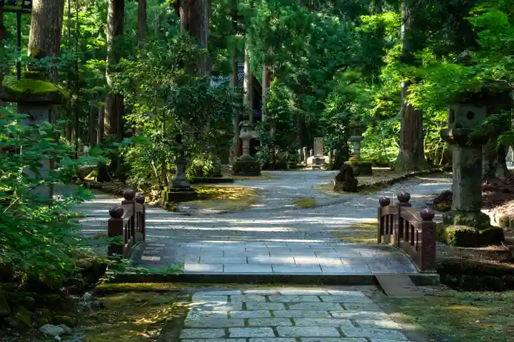 雄山神社中宮祈願殿(富山県)