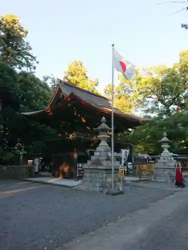 府八幡宮の山門