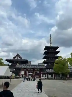 四天王寺の{uncategorized: "未分類", other: "その他", undefined: "問題あり", building: "その他建物", grave: "お墓", sacred_gate: "鳥居", guardian: "狛犬", statue: "像", buddha: "仏像", history: "歴史", nature: "自然", garden: "庭園", animal: "動物", pagoda: "塔", temizu: "手水舎", mountain_gate: "山門・神門", sanctuary: "本殿・本堂", subordinate: "末社・摂社", art: "芸術", scenery: "景色", jizo: "地蔵", ema: "絵馬", goshuin: "御朱印", omikuji: "おみくじ", items: "授与品その他", amulet: "お守り", goshuincho: "御朱印帳", eats: "食事", festival: "お祭り", votive_dance: "神楽", shichigosan: "七五三参", wedding: "結婚式", experience: "体験その他", initially: "初詣", around: "周辺", anti_infection: "感染症対策"}