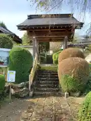 威徳寺の山門