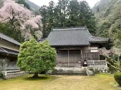 甘南備寺の本殿・本堂