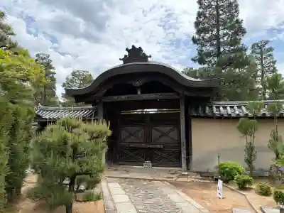 総見院の{uncategorized: "未分類", other: "その他", undefined: "問題あり", building: "その他建物", grave: "お墓", sacred_gate: "鳥居", guardian: "狛犬", statue: "像", buddha: "仏像", history: "歴史", nature: "自然", garden: "庭園", animal: "動物", pagoda: "塔", temizu: "手水舎", mountain_gate: "山門・神門", sanctuary: "本殿・本堂", subordinate: "末社・摂社", art: "芸術", scenery: "景色", jizo: "地蔵", ema: "絵馬", goshuin: "御朱印", omikuji: "おみくじ", items: "授与品その他", amulet: "お守り", goshuincho: "御朱印帳", eats: "食事", festival: "お祭り", votive_dance: "神楽", shichigosan: "七五三参", wedding: "結婚式", experience: "体験その他", initially: "初詣", around: "周辺", anti_infection: "感染症対策"}