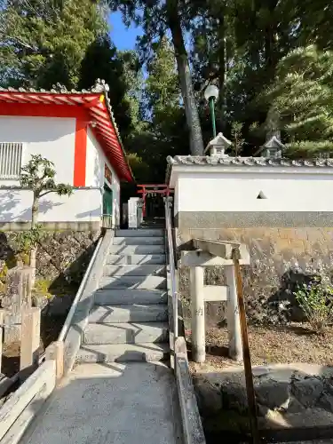墨坂神社の{uncategorized: "未分類", other: "その他", undefined: "問題あり", building: "その他建物", grave: "お墓", sacred_gate: "鳥居", guardian: "狛犬", statue: "像", buddha: "仏像", history: "歴史", nature: "自然", garden: "庭園", animal: "動物", pagoda: "塔", temizu: "手水舎", mountain_gate: "山門・神門", sanctuary: "本殿・本堂", subordinate: "末社・摂社", art: "芸術", scenery: "景色", jizo: "地蔵", ema: "絵馬", goshuin: "御朱印", omikuji: "おみくじ", items: "授与品その他", amulet: "お守り", goshuincho: "御朱印帳", eats: "食事", festival: "お祭り", votive_dance: "神楽", shichigosan: "七五三参", wedding: "結婚式", experience: "体験その他", initially: "初詣", around: "周辺", anti_infection: "感染症対策"}