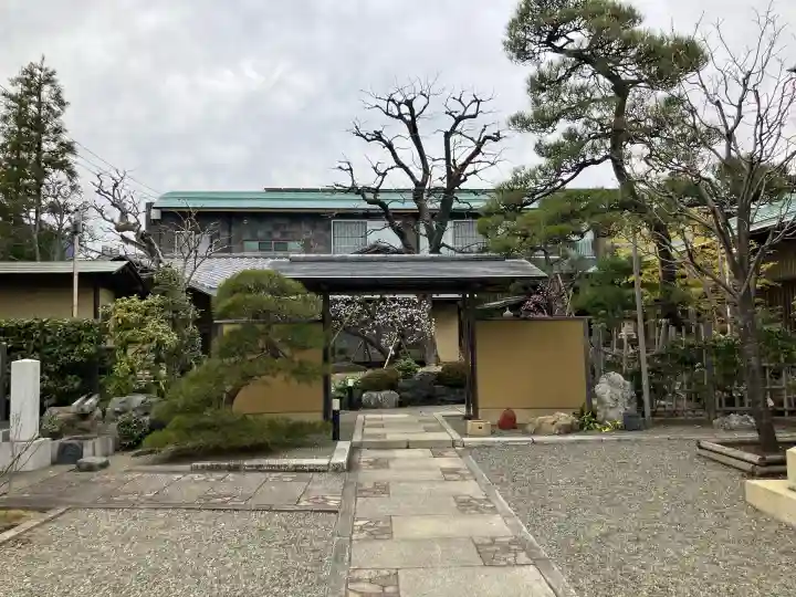 実相寺の{uncategorized: "未分類", other: "その他", undefined: "問題あり", building: "その他建物", grave: "お墓", sacred_gate: "鳥居", guardian: "狛犬", statue: "像", buddha: "仏像", history: "歴史", nature: "自然", garden: "庭園", animal: "動物", pagoda: "塔", temizu: "手水舎", mountain_gate: "山門・神門", sanctuary: "本殿・本堂", subordinate: "末社・摂社", art: "芸術", scenery: "景色", jizo: "地蔵", ema: "絵馬", goshuin: "御朱印", omikuji: "おみくじ", items: "授与品その他", amulet: "お守り", goshuincho: "御朱印帳", eats: "食事", festival: "お祭り", votive_dance: "神楽", shichigosan: "七五三参", wedding: "結婚式", experience: "体験その他", initially: "初詣", around: "周辺", anti_infection: "感染症対策"}