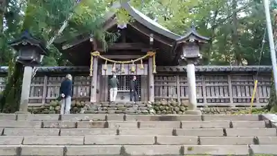 諏訪大社上社前宮の本殿・本堂