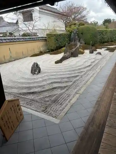 瑞峯院の{uncategorized: "未分類", other: "その他", undefined: "問題あり", building: "その他建物", grave: "お墓", sacred_gate: "鳥居", guardian: "狛犬", statue: "像", buddha: "仏像", history: "歴史", nature: "自然", garden: "庭園", animal: "動物", pagoda: "塔", temizu: "手水舎", mountain_gate: "山門・神門", sanctuary: "本殿・本堂", subordinate: "末社・摂社", art: "芸術", scenery: "景色", jizo: "地蔵", ema: "絵馬", goshuin: "御朱印", omikuji: "おみくじ", items: "授与品その他", amulet: "お守り", goshuincho: "御朱印帳", eats: "食事", festival: "お祭り", votive_dance: "神楽", shichigosan: "七五三参", wedding: "結婚式", experience: "体験その他", initially: "初詣", around: "周辺", anti_infection: "感染症対策"}