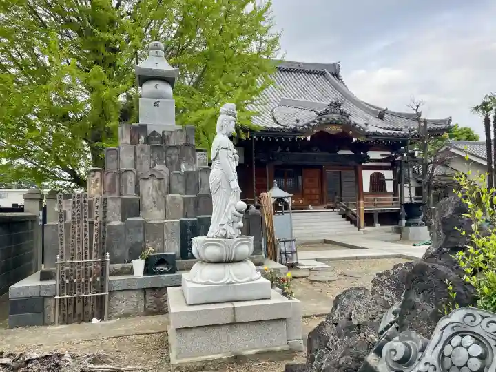 九品寺の{uncategorized: "未分類", other: "その他", undefined: "問題あり", building: "その他建物", grave: "お墓", sacred_gate: "鳥居", guardian: "狛犬", statue: "像", buddha: "仏像", history: "歴史", nature: "自然", garden: "庭園", animal: "動物", pagoda: "塔", temizu: "手水舎", mountain_gate: "山門・神門", sanctuary: "本殿・本堂", subordinate: "末社・摂社", art: "芸術", scenery: "景色", jizo: "地蔵", ema: "絵馬", goshuin: "御朱印", omikuji: "おみくじ", items: "授与品その他", amulet: "お守り", goshuincho: "御朱印帳", eats: "食事", festival: "お祭り", votive_dance: "神楽", shichigosan: "七五三参", wedding: "結婚式", experience: "体験その他", initially: "初詣", around: "周辺", anti_infection: "感染症対策"}