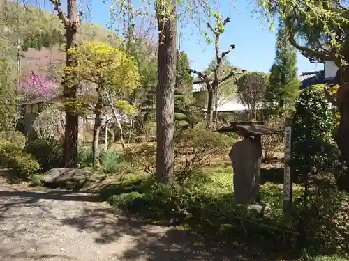 菊水寺の庭園