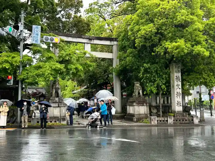 秩父神社の{uncategorized: "未分類", other: "その他", undefined: "問題あり", building: "その他建物", grave: "お墓", sacred_gate: "鳥居", guardian: "狛犬", statue: "像", buddha: "仏像", history: "歴史", nature: "自然", garden: "庭園", animal: "動物", pagoda: "塔", temizu: "手水舎", mountain_gate: "山門・神門", sanctuary: "本殿・本堂", subordinate: "末社・摂社", art: "芸術", scenery: "景色", jizo: "地蔵", ema: "絵馬", goshuin: "御朱印", omikuji: "おみくじ", items: "授与品その他", amulet: "お守り", goshuincho: "御朱印帳", eats: "食事", festival: "お祭り", votive_dance: "神楽", shichigosan: "七五三参", wedding: "結婚式", experience: "体験その他", initially: "初詣", around: "周辺", anti_infection: "感染症対策"}