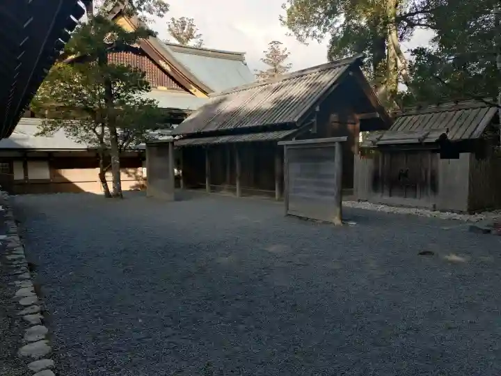 伊勢神宮内宮(皇大神宮)の{uncategorized: "未分類", other: "その他", undefined: "問題あり", building: "その他建物", grave: "お墓", sacred_gate: "鳥居", guardian: "狛犬", statue: "像", buddha: "仏像", history: "歴史", nature: "自然", garden: "庭園", animal: "動物", pagoda: "塔", temizu: "手水舎", mountain_gate: "山門・神門", sanctuary: "本殿・本堂", subordinate: "末社・摂社", art: "芸術", scenery: "景色", jizo: "地蔵", ema: "絵馬", goshuin: "御朱印", omikuji: "おみくじ", items: "授与品その他", amulet: "お守り", goshuincho: "御朱印帳", eats: "食事", festival: "お祭り", votive_dance: "神楽", shichigosan: "七五三参", wedding: "結婚式", experience: "体験その他", initially: "初詣", around: "周辺", anti_infection: "感染症対策"}