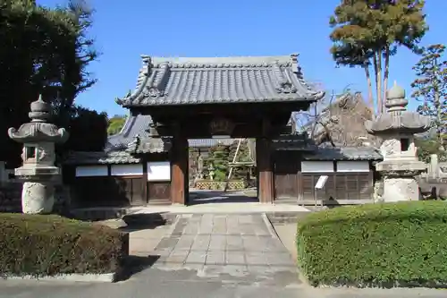 覚王寺の山門