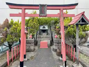 豊川稲荷(藤沢さいか屋)の{uncategorized: "未分類", other: "その他", undefined: "問題あり", building: "その他建物", grave: "お墓", sacred_gate: "鳥居", guardian: "狛犬", statue: "像", buddha: "仏像", history: "歴史", nature: "自然", garden: "庭園", animal: "動物", pagoda: "塔", temizu: "手水舎", mountain_gate: "山門・神門", sanctuary: "本殿・本堂", subordinate: "末社・摂社", art: "芸術", scenery: "景色", jizo: "地蔵", ema: "絵馬", goshuin: "御朱印", omikuji: "おみくじ", items: "授与品その他", amulet: "お守り", goshuincho: "御朱印帳", eats: "食事", festival: "お祭り", votive_dance: "神楽", shichigosan: "七五三参", wedding: "結婚式", experience: "体験その他", initially: "初詣", around: "周辺", anti_infection: "感染症対策"}