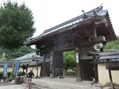 誕生寺の山門・神門