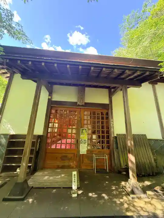 慈光寺の{uncategorized: "未分類", other: "その他", undefined: "問題あり", building: "その他建物", grave: "お墓", sacred_gate: "鳥居", guardian: "狛犬", statue: "像", buddha: "仏像", history: "歴史", nature: "自然", garden: "庭園", animal: "動物", pagoda: "塔", temizu: "手水舎", mountain_gate: "山門・神門", sanctuary: "本殿・本堂", subordinate: "末社・摂社", art: "芸術", scenery: "景色", jizo: "地蔵", ema: "絵馬", goshuin: "御朱印", omikuji: "おみくじ", items: "授与品その他", amulet: "お守り", goshuincho: "御朱印帳", eats: "食事", festival: "お祭り", votive_dance: "神楽", shichigosan: "七五三参", wedding: "結婚式", experience: "体験その他", initially: "初詣", around: "周辺", anti_infection: "感染症対策"}