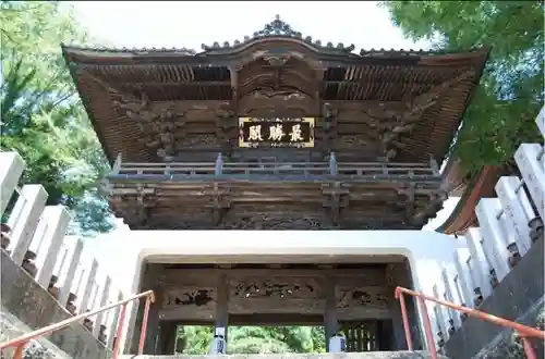 布施弁天 東海寺の山門・神門