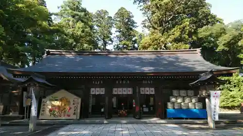 雄山神社前立社壇の本殿