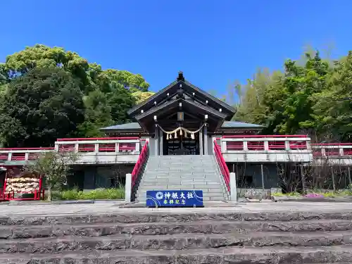 神祇大社の{uncategorized: "未分類", other: "その他", undefined: "問題あり", building: "その他建物", grave: "お墓", sacred_gate: "鳥居", guardian: "狛犬", statue: "像", buddha: "仏像", history: "歴史", nature: "自然", garden: "庭園", animal: "動物", pagoda: "塔", temizu: "手水舎", mountain_gate: "山門・神門", sanctuary: "本殿・本堂", subordinate: "末社・摂社", art: "芸術", scenery: "景色", jizo: "地蔵", ema: "絵馬", goshuin: "御朱印", omikuji: "おみくじ", items: "授与品その他", amulet: "お守り", goshuincho: "御朱印帳", eats: "食事", festival: "お祭り", votive_dance: "神楽", shichigosan: "七五三参", wedding: "結婚式", experience: "体験その他", initially: "初詣", around: "周辺", anti_infection: "感染症対策"}