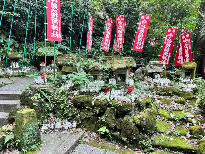 佐助稲荷神社の末社・摂社