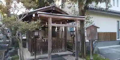 岩上神社の{uncategorized: "未分類", other: "その他", undefined: "問題あり", building: "その他建物", grave: "お墓", sacred_gate: "鳥居", guardian: "狛犬", statue: "像", buddha: "仏像", history: "歴史", nature: "自然", garden: "庭園", animal: "動物", pagoda: "塔", temizu: "手水舎", mountain_gate: "山門・神門", sanctuary: "本殿・本堂", subordinate: "末社・摂社", art: "芸術", scenery: "景色", jizo: "地蔵", ema: "絵馬", goshuin: "御朱印", omikuji: "おみくじ", items: "授与品その他", amulet: "お守り", goshuincho: "御朱印帳", eats: "食事", festival: "お祭り", votive_dance: "神楽", shichigosan: "七五三参", wedding: "結婚式", experience: "体験その他", initially: "初詣", around: "周辺", anti_infection: "感染症対策"}