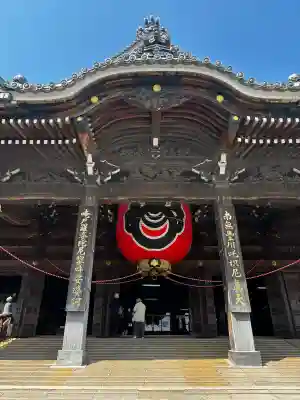 豊川閣 妙厳寺の{uncategorized: "未分類", other: "その他", undefined: "問題あり", building: "その他建物", grave: "お墓", sacred_gate: "鳥居", guardian: "狛犬", statue: "像", buddha: "仏像", history: "歴史", nature: "自然", garden: "庭園", animal: "動物", pagoda: "塔", temizu: "手水舎", mountain_gate: "山門・神門", sanctuary: "本殿・本堂", subordinate: "末社・摂社", art: "芸術", scenery: "景色", jizo: "地蔵", ema: "絵馬", goshuin: "御朱印", omikuji: "おみくじ", items: "授与品その他", amulet: "お守り", goshuincho: "御朱印帳", eats: "食事", festival: "お祭り", votive_dance: "神楽", shichigosan: "七五三参", wedding: "結婚式", experience: "体験その他", initially: "初詣", around: "周辺", anti_infection: "感染症対策"}