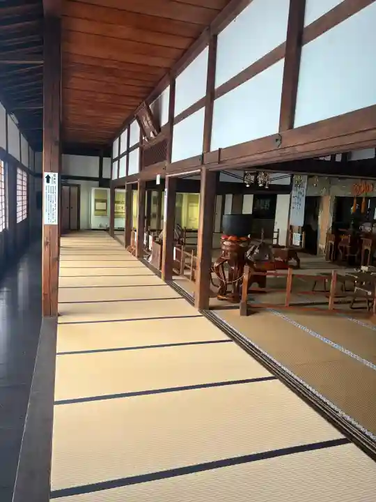 崇福寺の{uncategorized: "未分類", other: "その他", undefined: "問題あり", building: "その他建物", grave: "お墓", sacred_gate: "鳥居", guardian: "狛犬", statue: "像", buddha: "仏像", history: "歴史", nature: "自然", garden: "庭園", animal: "動物", pagoda: "塔", temizu: "手水舎", mountain_gate: "山門・神門", sanctuary: "本殿・本堂", subordinate: "末社・摂社", art: "芸術", scenery: "景色", jizo: "地蔵", ema: "絵馬", goshuin: "御朱印", omikuji: "おみくじ", items: "授与品その他", amulet: "お守り", goshuincho: "御朱印帳", eats: "食事", festival: "お祭り", votive_dance: "神楽", shichigosan: "七五三参", wedding: "結婚式", experience: "体験その他", initially: "初詣", around: "周辺", anti_infection: "感染症対策"}