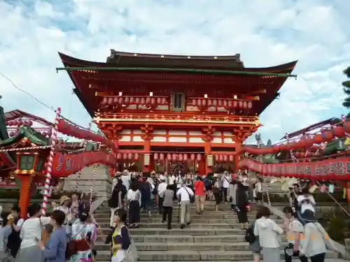 伏見稲荷大社の山門・神門