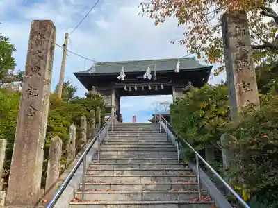 賣豆紀神社の山門・神門