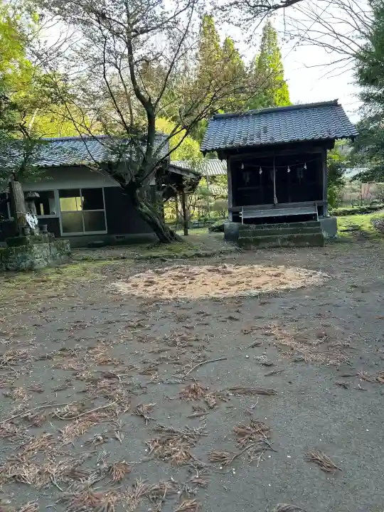 色見熊野座神社の{uncategorized: "未分類", other: "その他", undefined: "問題あり", building: "その他建物", grave: "お墓", sacred_gate: "鳥居", guardian: "狛犬", statue: "像", buddha: "仏像", history: "歴史", nature: "自然", garden: "庭園", animal: "動物", pagoda: "塔", temizu: "手水舎", mountain_gate: "山門・神門", sanctuary: "本殿・本堂", subordinate: "末社・摂社", art: "芸術", scenery: "景色", jizo: "地蔵", ema: "絵馬", goshuin: "御朱印", omikuji: "おみくじ", items: "授与品その他", amulet: "お守り", goshuincho: "御朱印帳", eats: "食事", festival: "お祭り", votive_dance: "神楽", shichigosan: "七五三参", wedding: "結婚式", experience: "体験その他", initially: "初詣", around: "周辺", anti_infection: "感染症対策"}