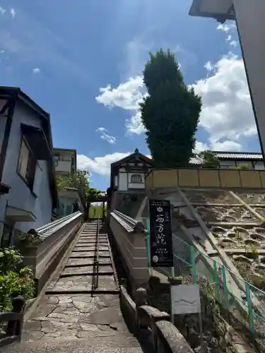 西方院の{uncategorized: "未分類", other: "その他", undefined: "問題あり", building: "その他建物", grave: "お墓", sacred_gate: "鳥居", guardian: "狛犬", statue: "像", buddha: "仏像", history: "歴史", nature: "自然", garden: "庭園", animal: "動物", pagoda: "塔", temizu: "手水舎", mountain_gate: "山門・神門", sanctuary: "本殿・本堂", subordinate: "末社・摂社", art: "芸術", scenery: "景色", jizo: "地蔵", ema: "絵馬", goshuin: "御朱印", omikuji: "おみくじ", items: "授与品その他", amulet: "お守り", goshuincho: "御朱印帳", eats: "食事", festival: "お祭り", votive_dance: "神楽", shichigosan: "七五三参", wedding: "結婚式", experience: "体験その他", initially: "初詣", around: "周辺", anti_infection: "感染症対策"}