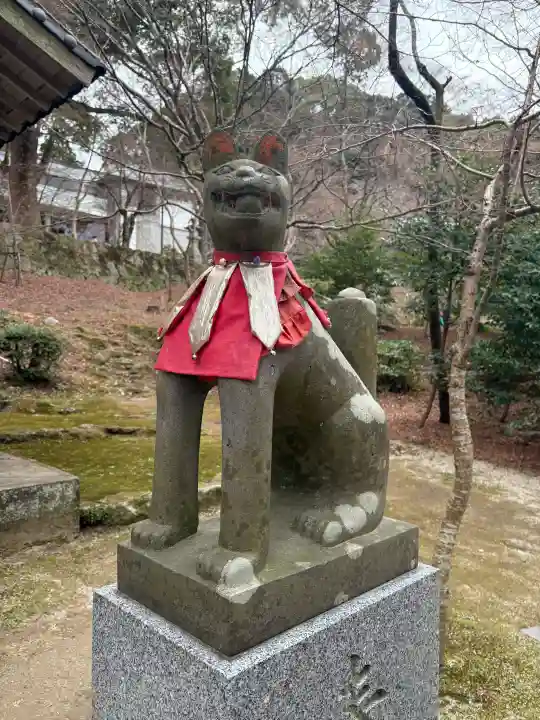 式部稲荷社の{uncategorized: "未分類", other: "その他", undefined: "問題あり", building: "その他建物", grave: "お墓", sacred_gate: "鳥居", guardian: "狛犬", statue: "像", buddha: "仏像", history: "歴史", nature: "自然", garden: "庭園", animal: "動物", pagoda: "塔", temizu: "手水舎", mountain_gate: "山門・神門", sanctuary: "本殿・本堂", subordinate: "末社・摂社", art: "芸術", scenery: "景色", jizo: "地蔵", ema: "絵馬", goshuin: "御朱印", omikuji: "おみくじ", items: "授与品その他", amulet: "お守り", goshuincho: "御朱印帳", eats: "食事", festival: "お祭り", votive_dance: "神楽", shichigosan: "七五三参", wedding: "結婚式", experience: "体験その他", initially: "初詣", around: "周辺", anti_infection: "感染症対策"}