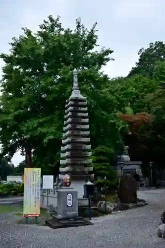 寺岡山元三大師の塔