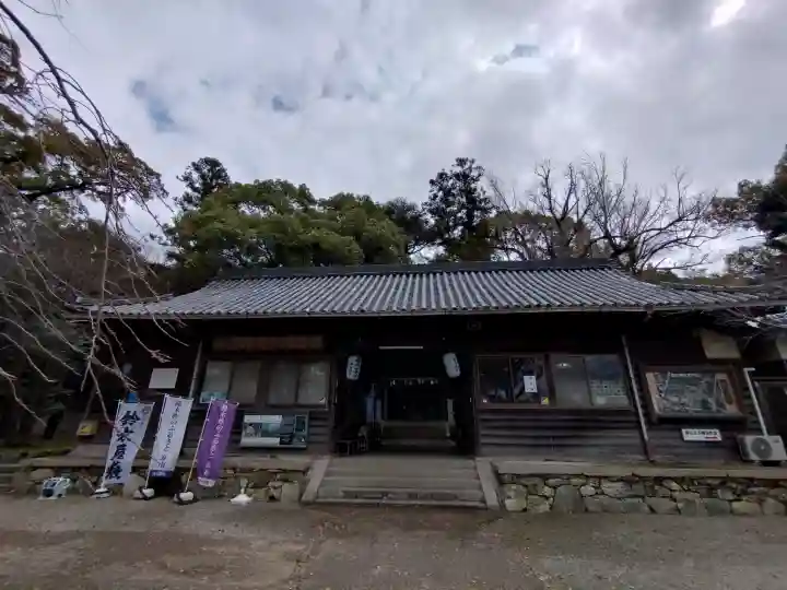 藤白神社の{uncategorized: "未分類", other: "その他", undefined: "問題あり", building: "その他建物", grave: "お墓", sacred_gate: "鳥居", guardian: "狛犬", statue: "像", buddha: "仏像", history: "歴史", nature: "自然", garden: "庭園", animal: "動物", pagoda: "塔", temizu: "手水舎", mountain_gate: "山門・神門", sanctuary: "本殿・本堂", subordinate: "末社・摂社", art: "芸術", scenery: "景色", jizo: "地蔵", ema: "絵馬", goshuin: "御朱印", omikuji: "おみくじ", items: "授与品その他", amulet: "お守り", goshuincho: "御朱印帳", eats: "食事", festival: "お祭り", votive_dance: "神楽", shichigosan: "七五三参", wedding: "結婚式", experience: "体験その他", initially: "初詣", around: "周辺", anti_infection: "感染症対策"}