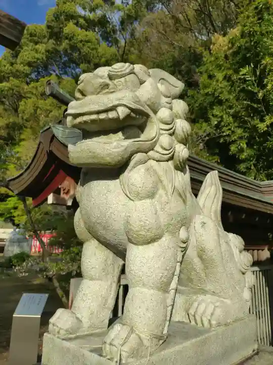 四條畷神社の{uncategorized: "未分類", other: "その他", undefined: "問題あり", building: "その他建物", grave: "お墓", sacred_gate: "鳥居", guardian: "狛犬", statue: "像", buddha: "仏像", history: "歴史", nature: "自然", garden: "庭園", animal: "動物", pagoda: "塔", temizu: "手水舎", mountain_gate: "山門・神門", sanctuary: "本殿・本堂", subordinate: "末社・摂社", art: "芸術", scenery: "景色", jizo: "地蔵", ema: "絵馬", goshuin: "御朱印", omikuji: "おみくじ", items: "授与品その他", amulet: "お守り", goshuincho: "御朱印帳", eats: "食事", festival: "お祭り", votive_dance: "神楽", shichigosan: "七五三参", wedding: "結婚式", experience: "体験その他", initially: "初詣", around: "周辺", anti_infection: "感染症対策"}