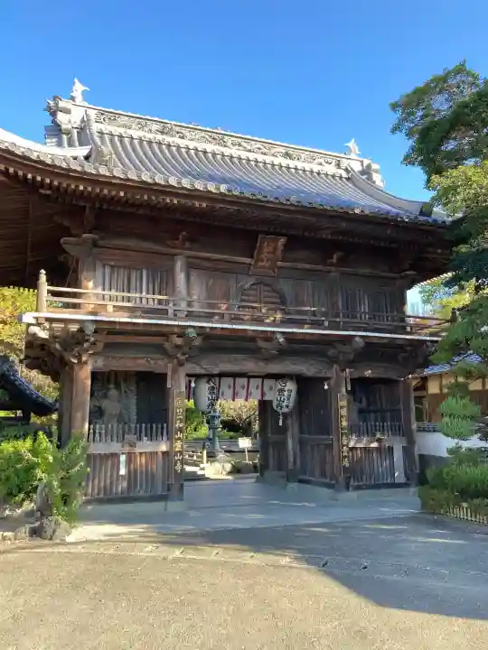 霊山寺の{uncategorized: "未分類", other: "その他", undefined: "問題あり", building: "その他建物", grave: "お墓", sacred_gate: "鳥居", guardian: "狛犬", statue: "像", buddha: "仏像", history: "歴史", nature: "自然", garden: "庭園", animal: "動物", pagoda: "塔", temizu: "手水舎", mountain_gate: "山門・神門", sanctuary: "本殿・本堂", subordinate: "末社・摂社", art: "芸術", scenery: "景色", jizo: "地蔵", ema: "絵馬", goshuin: "御朱印", omikuji: "おみくじ", items: "授与品その他", amulet: "お守り", goshuincho: "御朱印帳", eats: "食事", festival: "お祭り", votive_dance: "神楽", shichigosan: "七五三参", wedding: "結婚式", experience: "体験その他", initially: "初詣", around: "周辺", anti_infection: "感染症対策"}