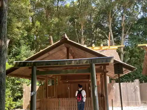 月讀宮（皇大神宮別宮）の{uncategorized: "未分類", other: "その他", undefined: "問題あり", building: "その他建物", grave: "お墓", sacred_gate: "鳥居", guardian: "狛犬", statue: "像", buddha: "仏像", history: "歴史", nature: "自然", garden: "庭園", animal: "動物", pagoda: "塔", temizu: "手水舎", mountain_gate: "山門・神門", sanctuary: "本殿・本堂", subordinate: "末社・摂社", art: "芸術", scenery: "景色", jizo: "地蔵", ema: "絵馬", goshuin: "御朱印", omikuji: "おみくじ", items: "授与品その他", amulet: "お守り", goshuincho: "御朱印帳", eats: "食事", festival: "お祭り", votive_dance: "神楽", shichigosan: "七五三参", wedding: "結婚式", experience: "体験その他", initially: "初詣", around: "周辺", anti_infection: "感染症対策"}