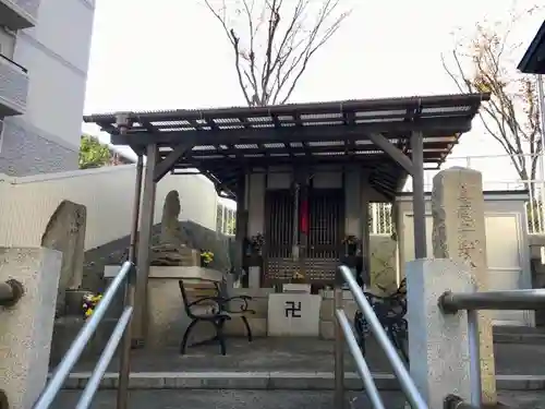 高尾子安地蔵尊の本殿・本堂