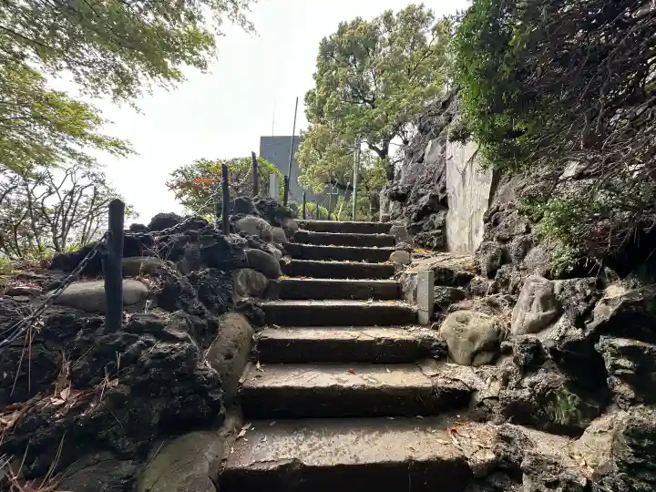 品川神社の{uncategorized: "未分類", other: "その他", undefined: "問題あり", building: "その他建物", grave: "お墓", sacred_gate: "鳥居", guardian: "狛犬", statue: "像", buddha: "仏像", history: "歴史", nature: "自然", garden: "庭園", animal: "動物", pagoda: "塔", temizu: "手水舎", mountain_gate: "山門・神門", sanctuary: "本殿・本堂", subordinate: "末社・摂社", art: "芸術", scenery: "景色", jizo: "地蔵", ema: "絵馬", goshuin: "御朱印", omikuji: "おみくじ", items: "授与品その他", amulet: "お守り", goshuincho: "御朱印帳", eats: "食事", festival: "お祭り", votive_dance: "神楽", shichigosan: "七五三参", wedding: "結婚式", experience: "体験その他", initially: "初詣", around: "周辺", anti_infection: "感染症対策"}
