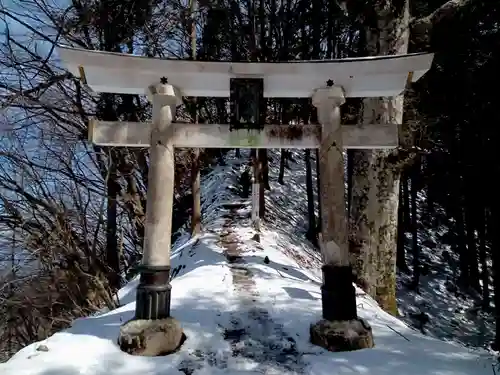 三峯神社奥宮の鳥居