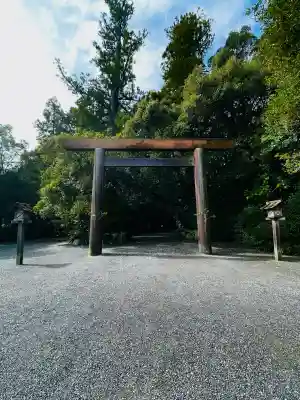 伊勢神宮外宮（豊受大神宮）の{uncategorized: "未分類", other: "その他", undefined: "問題あり", building: "その他建物", grave: "お墓", sacred_gate: "鳥居", guardian: "狛犬", statue: "像", buddha: "仏像", history: "歴史", nature: "自然", garden: "庭園", animal: "動物", pagoda: "塔", temizu: "手水舎", mountain_gate: "山門・神門", sanctuary: "本殿・本堂", subordinate: "末社・摂社", art: "芸術", scenery: "景色", jizo: "地蔵", ema: "絵馬", goshuin: "御朱印", omikuji: "おみくじ", items: "授与品その他", amulet: "お守り", goshuincho: "御朱印帳", eats: "食事", festival: "お祭り", votive_dance: "神楽", shichigosan: "七五三参", wedding: "結婚式", experience: "体験その他", initially: "初詣", around: "周辺", anti_infection: "感染症対策"}