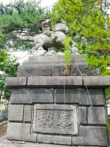 蘆別神社の像