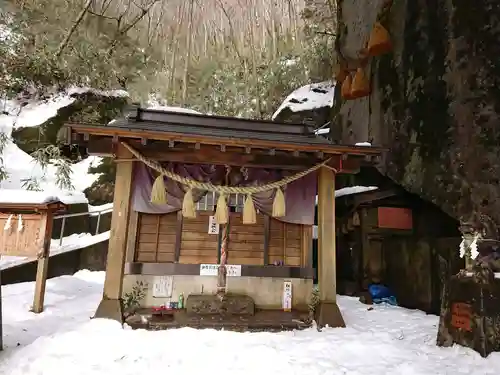 石割神社の本殿