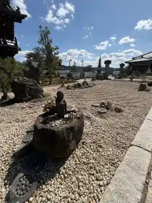 天猷寺の{uncategorized: "未分類", other: "その他", undefined: "問題あり", building: "その他建物", grave: "お墓", sacred_gate: "鳥居", guardian: "狛犬", statue: "像", buddha: "仏像", history: "歴史", nature: "自然", garden: "庭園", animal: "動物", pagoda: "塔", temizu: "手水舎", mountain_gate: "山門・神門", sanctuary: "本殿・本堂", subordinate: "末社・摂社", art: "芸術", scenery: "景色", jizo: "地蔵", ema: "絵馬", goshuin: "御朱印", omikuji: "おみくじ", items: "授与品その他", amulet: "お守り", goshuincho: "御朱印帳", eats: "食事", festival: "お祭り", votive_dance: "神楽", shichigosan: "七五三参", wedding: "結婚式", experience: "体験その他", initially: "初詣", around: "周辺", anti_infection: "感染症対策"}