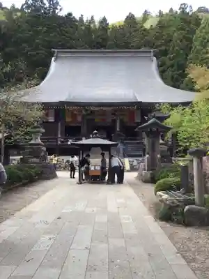 宝珠山 立石寺の本殿・本堂
