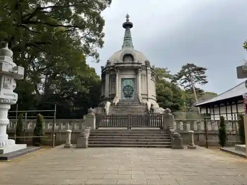 法華経寺の{uncategorized: "未分類", other: "その他", undefined: "問題あり", building: "その他建物", grave: "お墓", sacred_gate: "鳥居", guardian: "狛犬", statue: "像", buddha: "仏像", history: "歴史", nature: "自然", garden: "庭園", animal: "動物", pagoda: "塔", temizu: "手水舎", mountain_gate: "山門・神門", sanctuary: "本殿・本堂", subordinate: "末社・摂社", art: "芸術", scenery: "景色", jizo: "地蔵", ema: "絵馬", goshuin: "御朱印", omikuji: "おみくじ", items: "授与品その他", amulet: "お守り", goshuincho: "御朱印帳", eats: "食事", festival: "お祭り", votive_dance: "神楽", shichigosan: "七五三参", wedding: "結婚式", experience: "体験その他", initially: "初詣", around: "周辺", anti_infection: "感染症対策"}