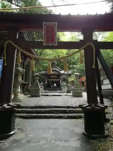 新屋山神社の鳥居