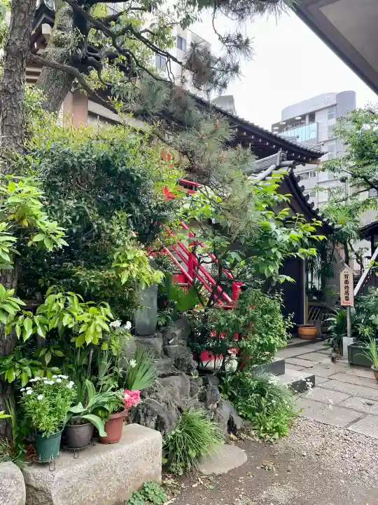 薬王寺の{uncategorized: "未分類", other: "その他", undefined: "問題あり", building: "その他建物", grave: "お墓", sacred_gate: "鳥居", guardian: "狛犬", statue: "像", buddha: "仏像", history: "歴史", nature: "自然", garden: "庭園", animal: "動物", pagoda: "塔", temizu: "手水舎", mountain_gate: "山門・神門", sanctuary: "本殿・本堂", subordinate: "末社・摂社", art: "芸術", scenery: "景色", jizo: "地蔵", ema: "絵馬", goshuin: "御朱印", omikuji: "おみくじ", items: "授与品その他", amulet: "お守り", goshuincho: "御朱印帳", eats: "食事", festival: "お祭り", votive_dance: "神楽", shichigosan: "七五三参", wedding: "結婚式", experience: "体験その他", initially: "初詣", around: "周辺", anti_infection: "感染症対策"}